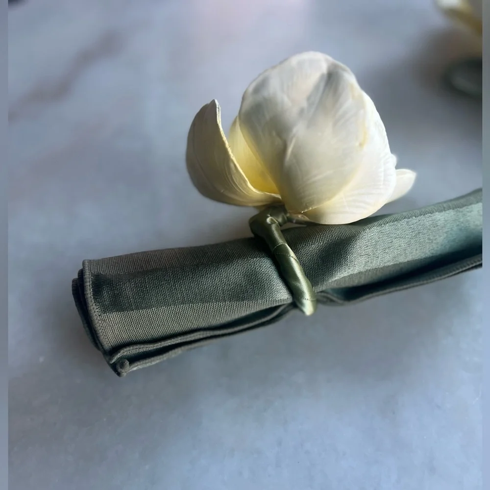 Z Gallerie Vintage Magnolia Napkin Rings – Set of 6 – Cream Floral Table Decor